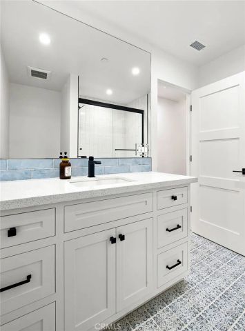 2100 Carnegie Lane, Redondo Beach, CA 90278