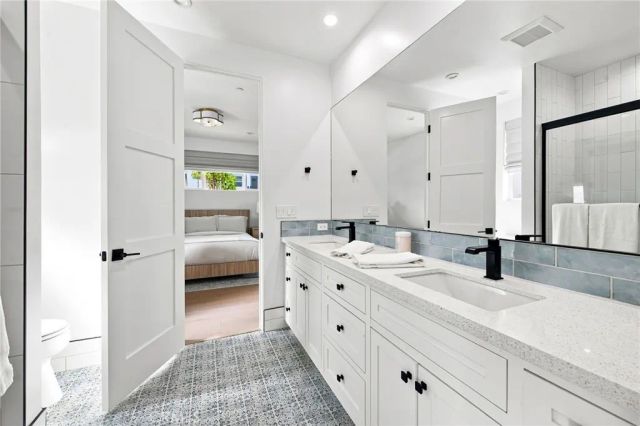 2100 Carnegie Lane, Redondo Beach, CA 90278