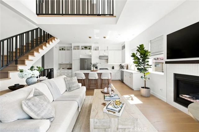 2100 Carnegie Lane, Redondo Beach, CA 90278