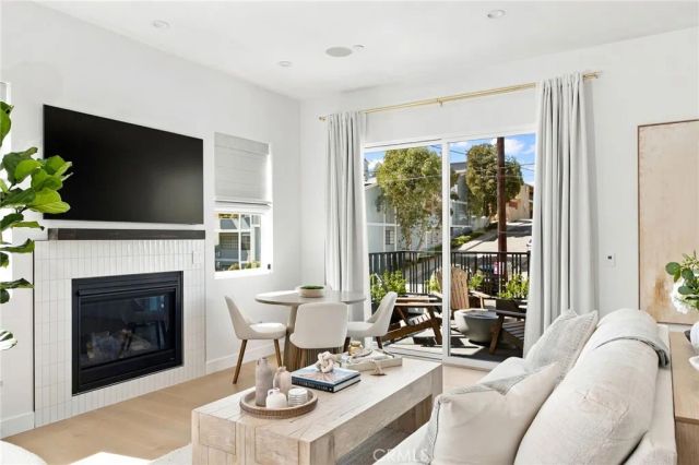 2100 Carnegie Lane, Redondo Beach, CA 90278
