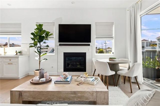 2100 Carnegie Lane, Redondo Beach, CA 90278
