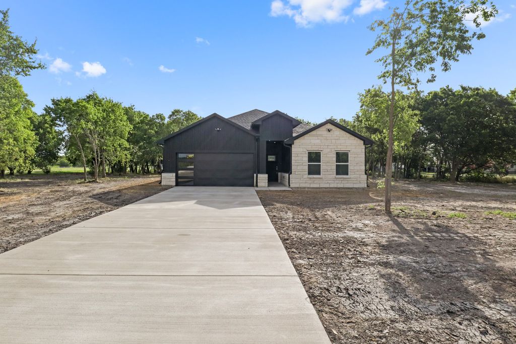 153 SW County Road 3020, Purdon, TX 76679