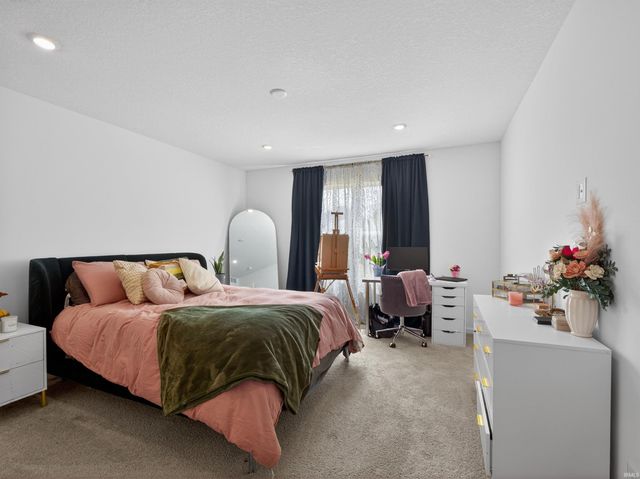1200 Greenbrier Boulevard, Warsaw, IN 46582