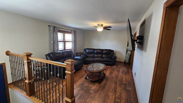 310 Lyter Ct, Carbondale, KS 66414