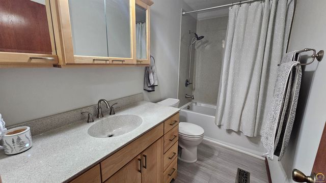 310 Lyter Ct, Carbondale, KS 66414