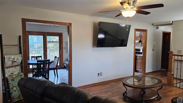 310 Lyter Ct, Carbondale, KS 66414