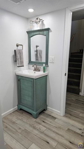 310 Lyter Ct, Carbondale, KS 66414