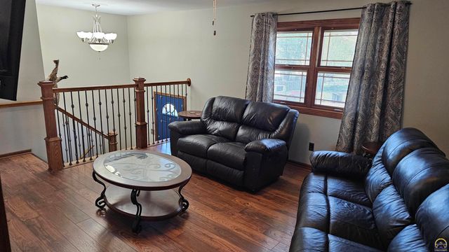 310 Lyter Ct, Carbondale, KS 66414