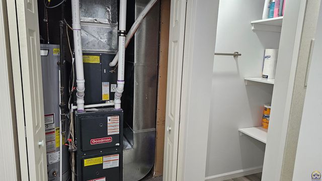 310 Lyter Ct, Carbondale, KS 66414