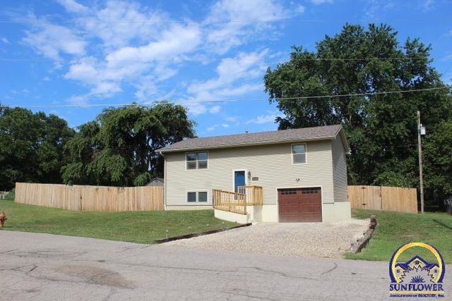 310 Lyter Ct, Carbondale, KS 66414