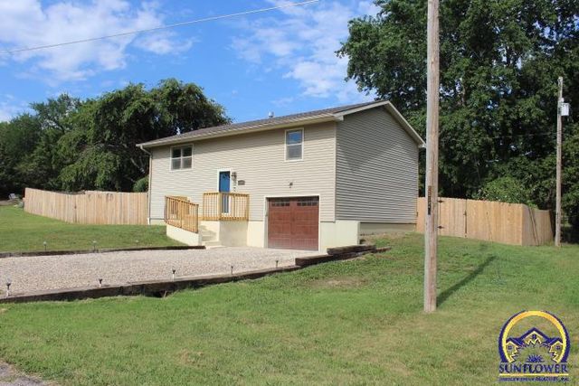 310 Lyter Ct, Carbondale, KS 66414