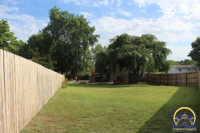 310 Lyter Ct, Carbondale, KS 66414