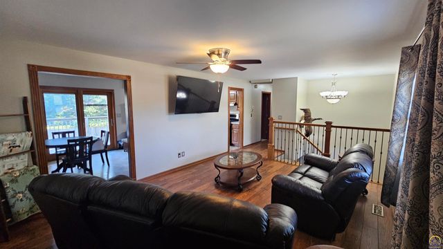 310 Lyter Ct, Carbondale, KS 66414