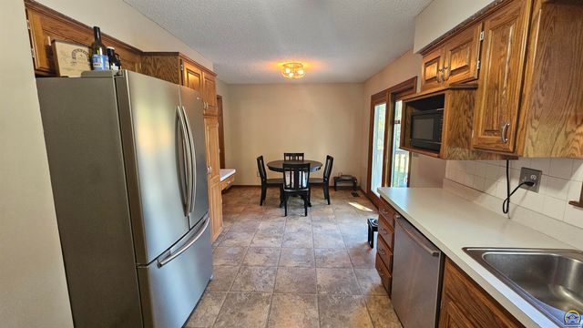 310 Lyter Ct, Carbondale, KS 66414