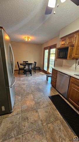 310 Lyter Ct, Carbondale, KS 66414