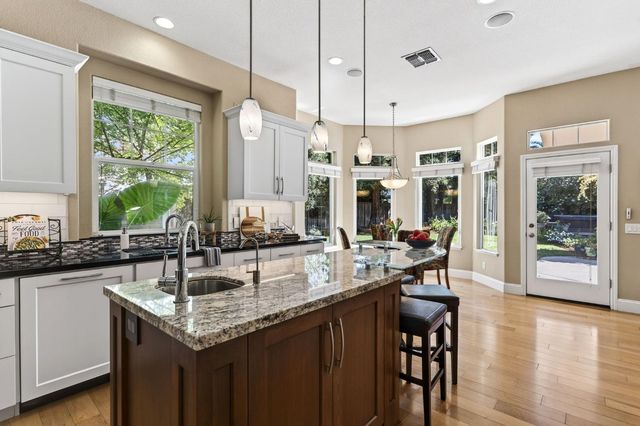 1714 Arena Dr, Davis, CA 95618