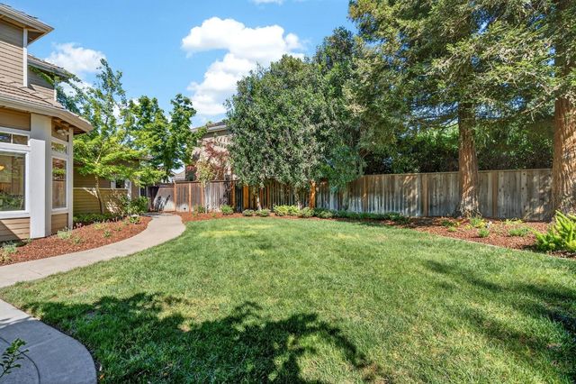 1714 Arena Dr, Davis, CA 95618