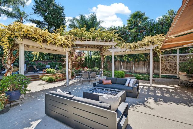 1714 Arena Dr, Davis, CA 95618