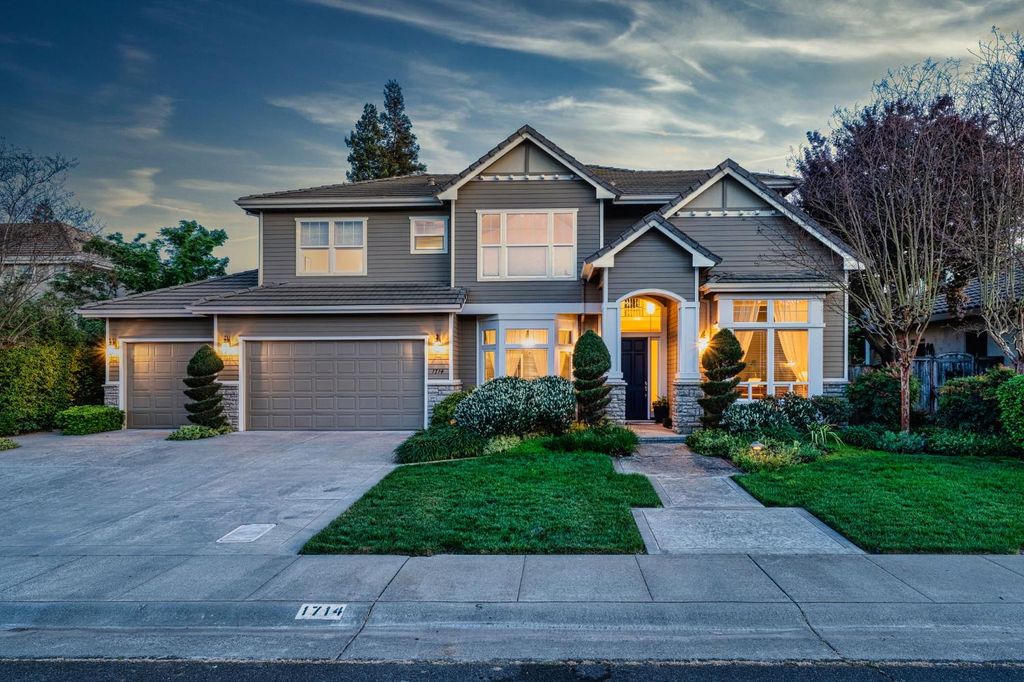 1714 Arena Dr, Davis, CA 95618