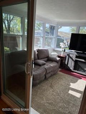 3212 Carrie Dr, Louisville, KY 40216