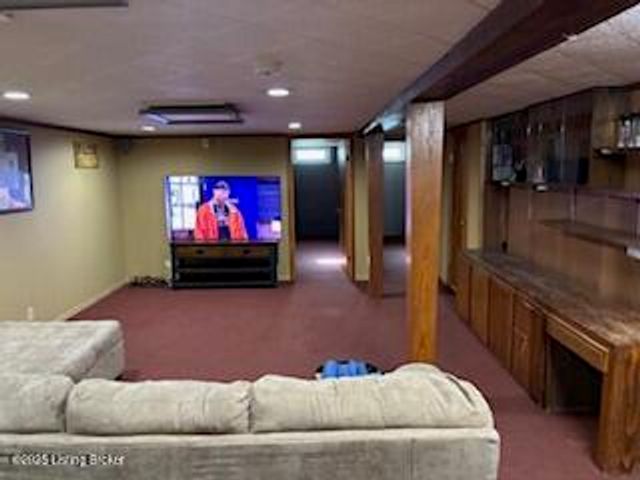 3212 Carrie Dr, Louisville, KY 40216