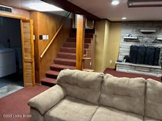 3212 Carrie Dr, Louisville, KY 40216