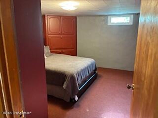 3212 Carrie Dr, Louisville, KY 40216