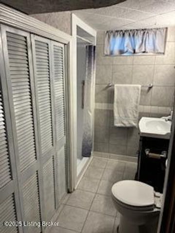 3212 Carrie Dr, Louisville, KY 40216