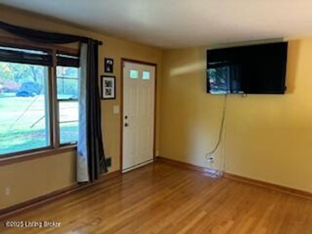 3212 Carrie Dr, Louisville, KY 40216