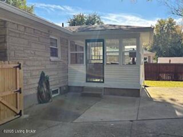 3212 Carrie Dr, Louisville, KY 40216
