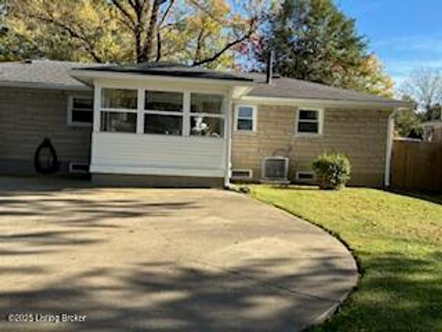 3212 Carrie Dr, Louisville, KY 40216