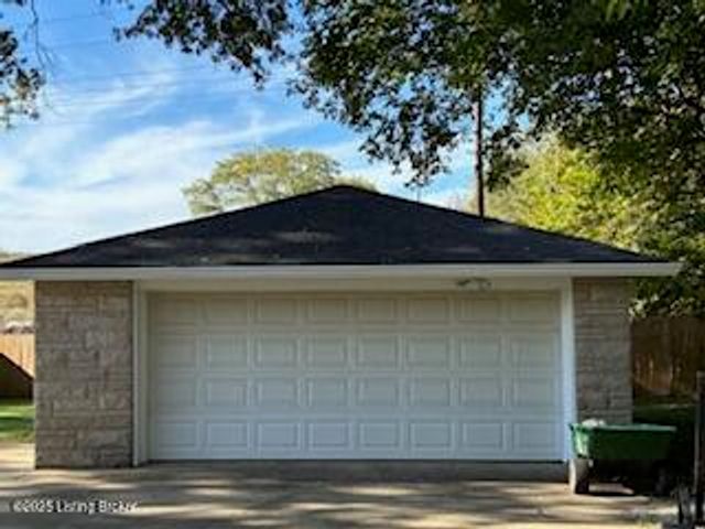 3212 Carrie Dr, Louisville, KY 40216