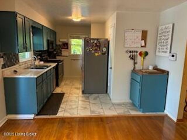 3212 Carrie Dr, Louisville, KY 40216