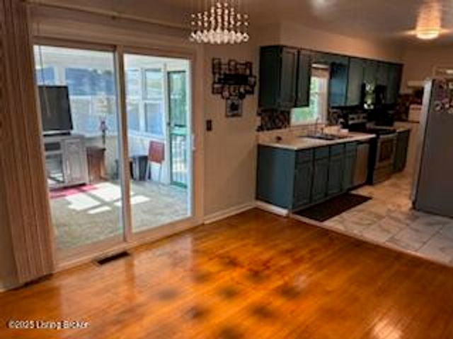 3212 Carrie Dr, Louisville, KY 40216