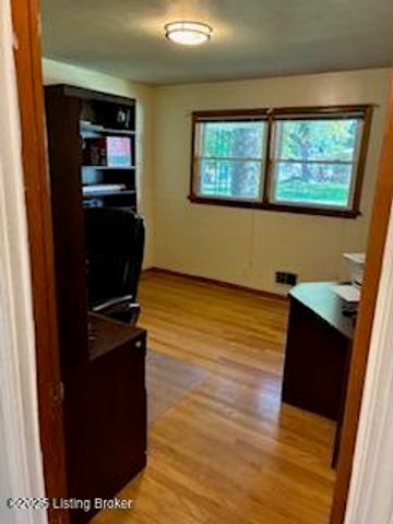 3212 Carrie Dr, Louisville, KY 40216