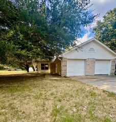917 Wood Trail, Azle, TX 76020