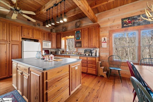 512 Doe Run, Pickens, SC 29671