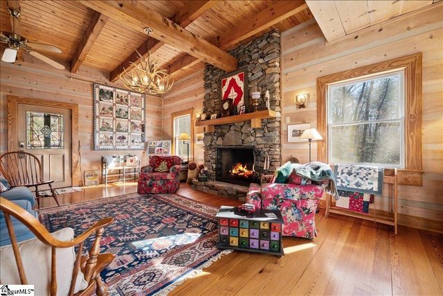 512 Doe Run, Pickens, SC 29671