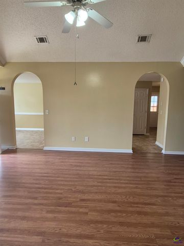 217 Cart Path Way, Bonaire, GA 31005