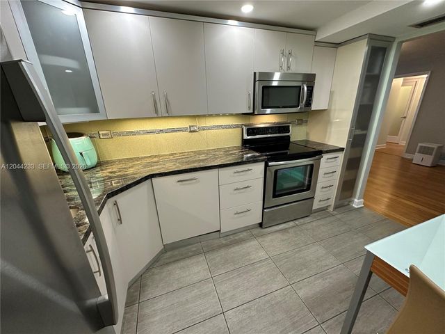 6039 Collins Avenue 1205, Miami Beach, FL 33140