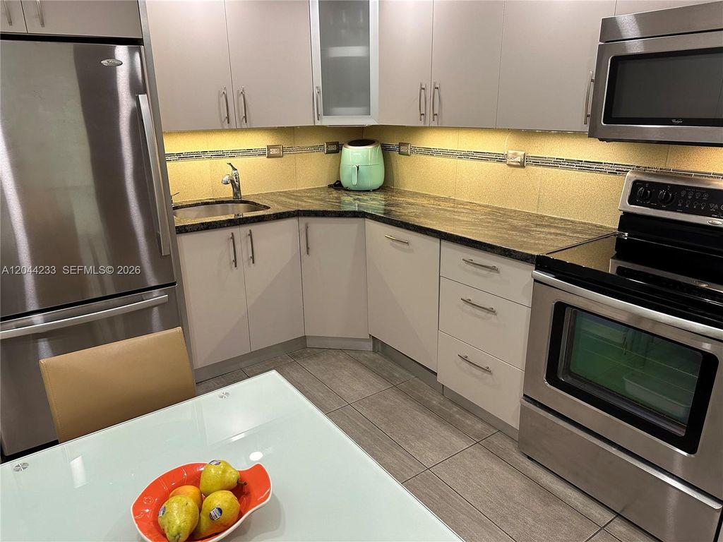 6039 Collins Avenue 1205, Miami Beach, FL 33140