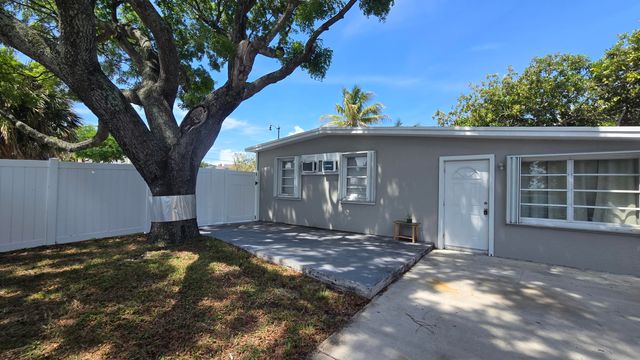1933 NE 48th Street, Pompano Beach, FL 33064