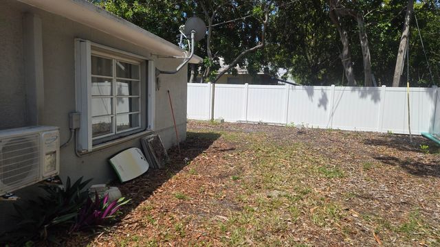1933 NE 48th Street, Pompano Beach, FL 33064