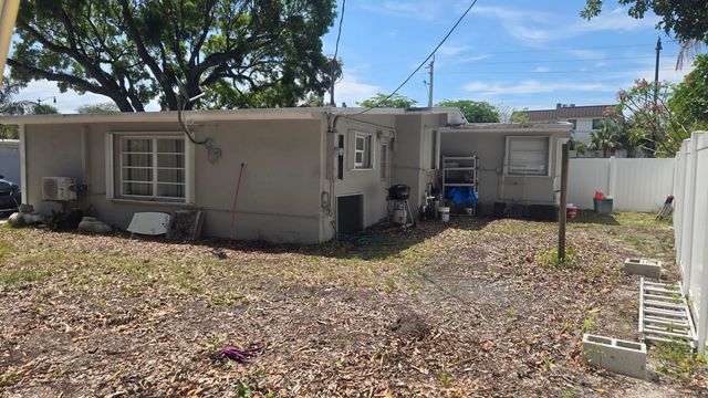 1933 NE 48th Street, Pompano Beach, FL 33064