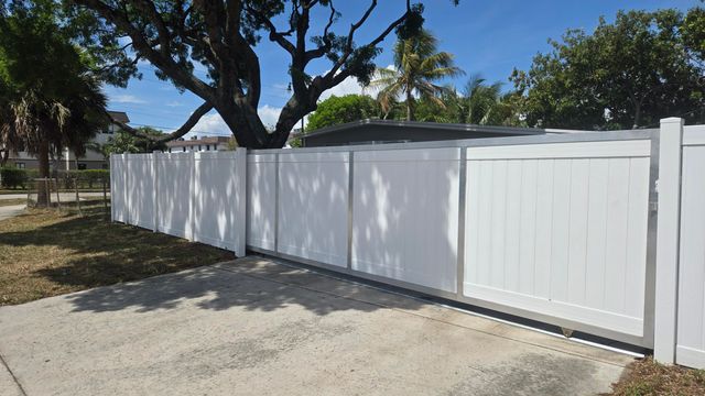 1933 NE 48th Street, Pompano Beach, FL 33064
