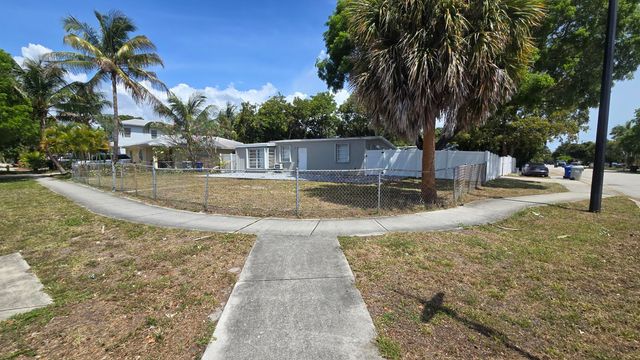 1933 NE 48th Street, Pompano Beach, FL 33064