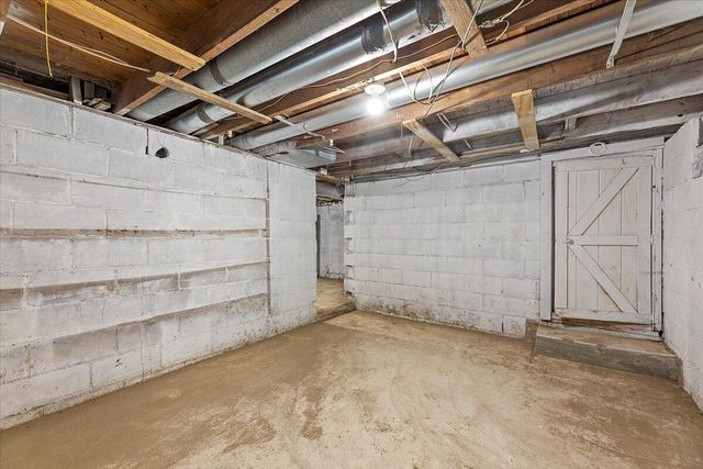 114 RIORDAN Street, Crescent, IA 51526