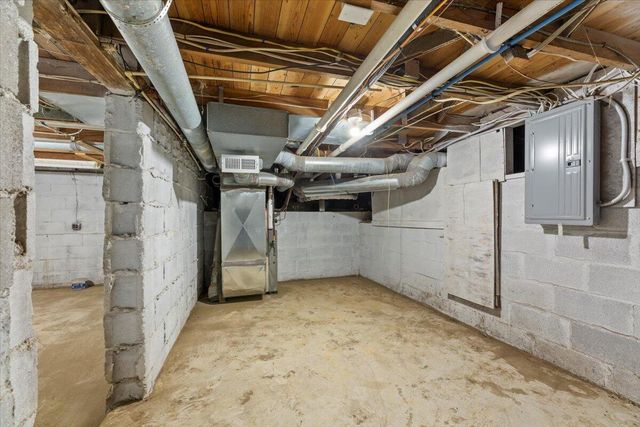 114 RIORDAN Street, Crescent, IA 51526