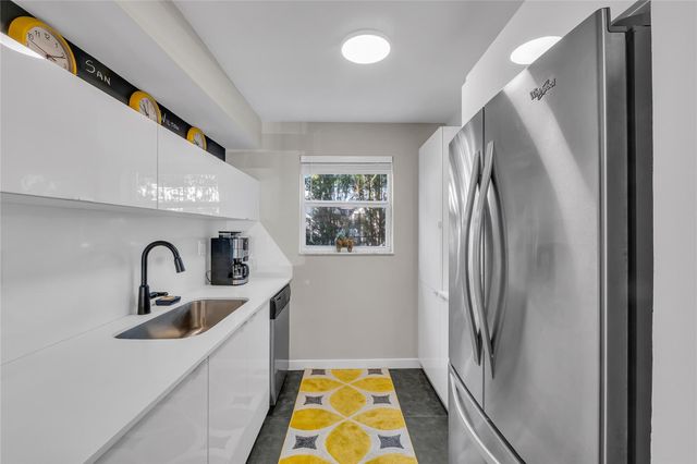 2607 NE 8th Avenue 34, Wilton Manors, FL 33334