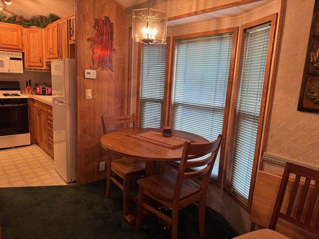 140 Lake Shore Drive, Wisconsin Dells, WI 53965